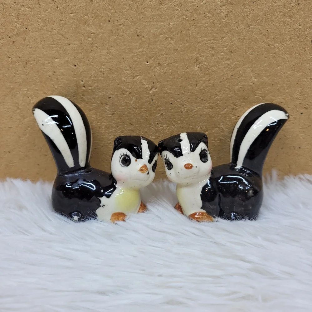 Vintage Skunk Salt & Pepper Shaker Set
